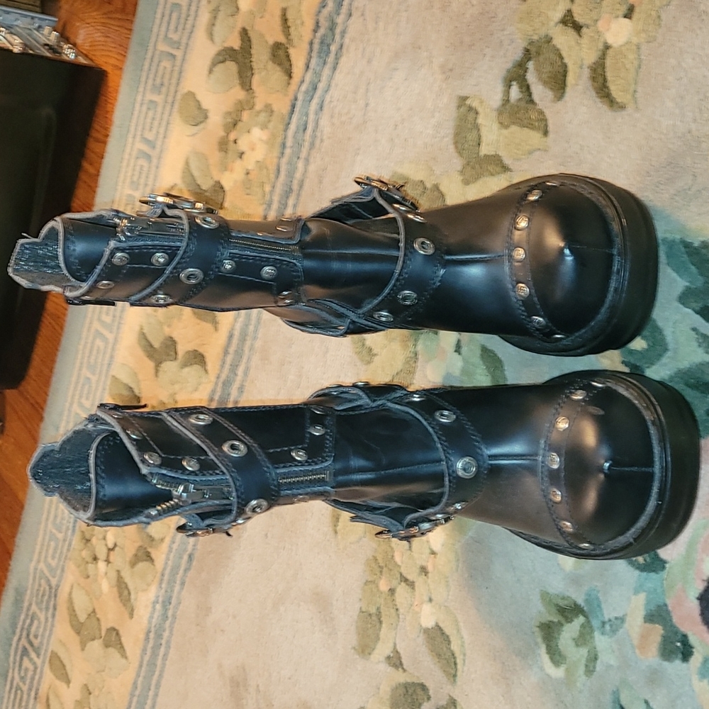 Demonia boots 8